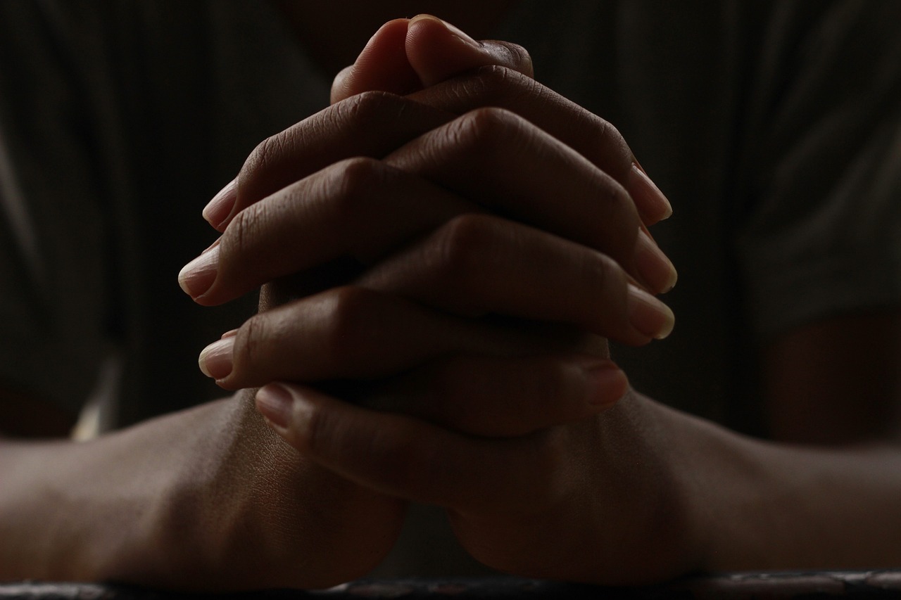 Esboço de pregação João 1:12 Mas, a todos quantos o receberam, deu-lhes o poder de serem feitos filhos de Deus, a saber, aos que creem no seu nome.